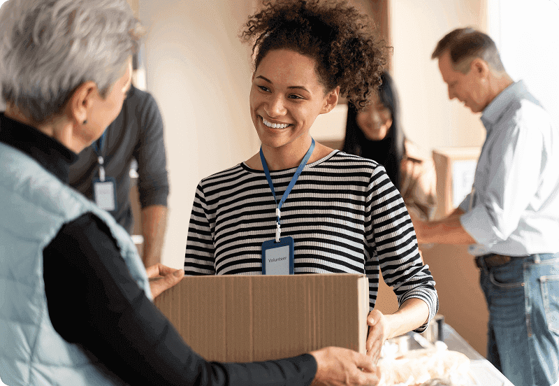 Volunteer on a Spanish visa helping elderly