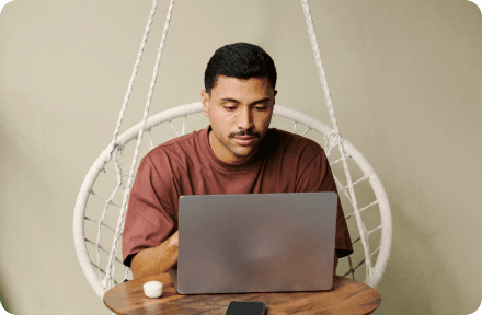 An expat working as a freelancer in France.