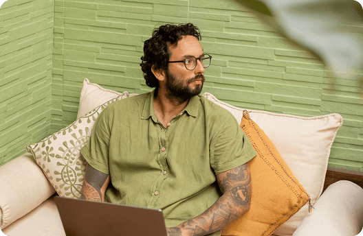 A male user working on his laptop